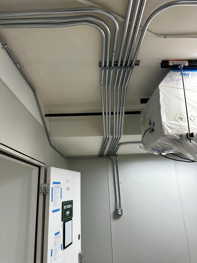 Rigid conduit runs and receptacle in a commercial dry room